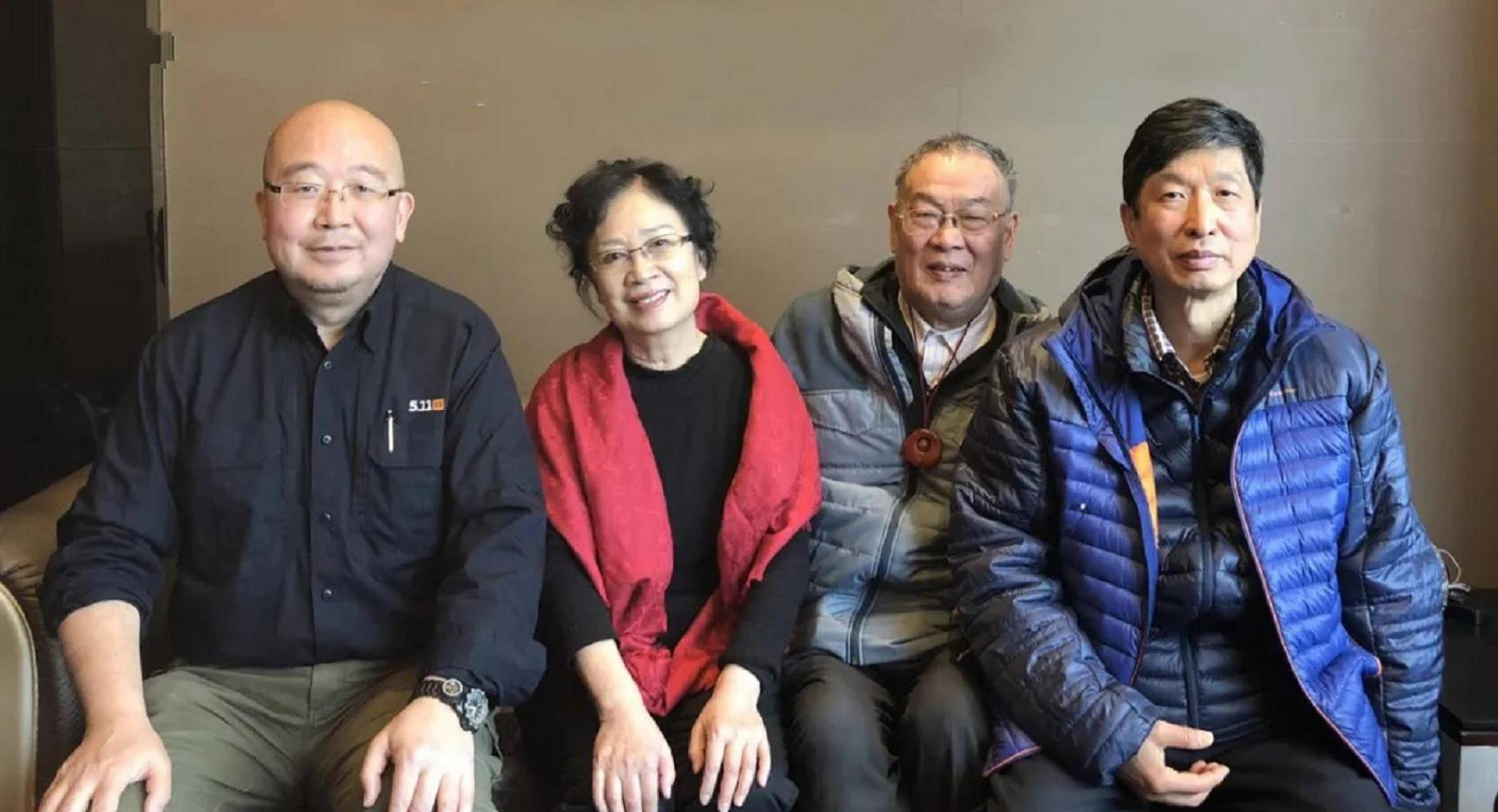 1967年7月19日,在一间教室里,韩爱晶与彭老总对话. 韩:你交代问题!