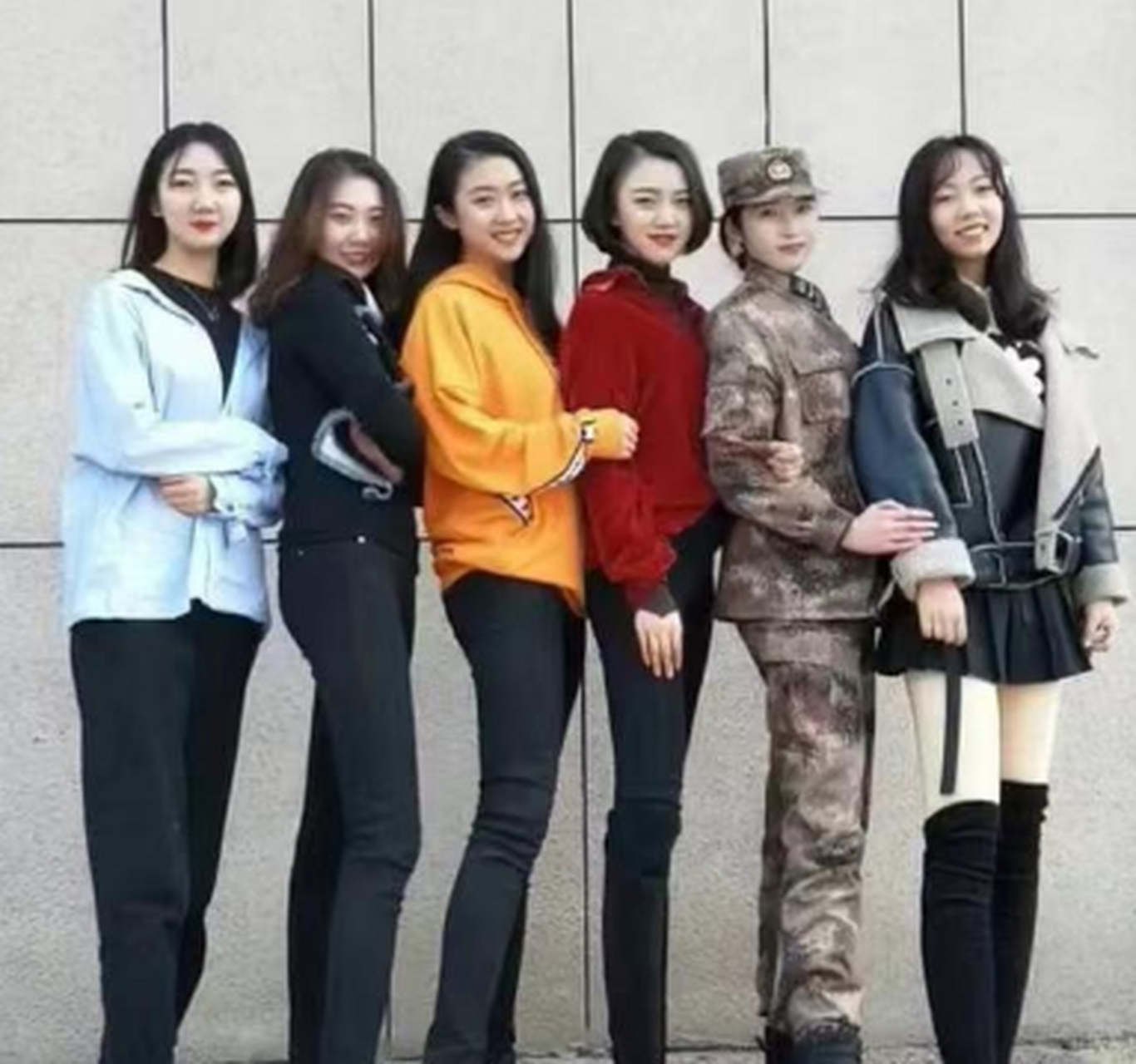 两张照片哪张是原图请问?有没有眼尖的朋友[鄙视]