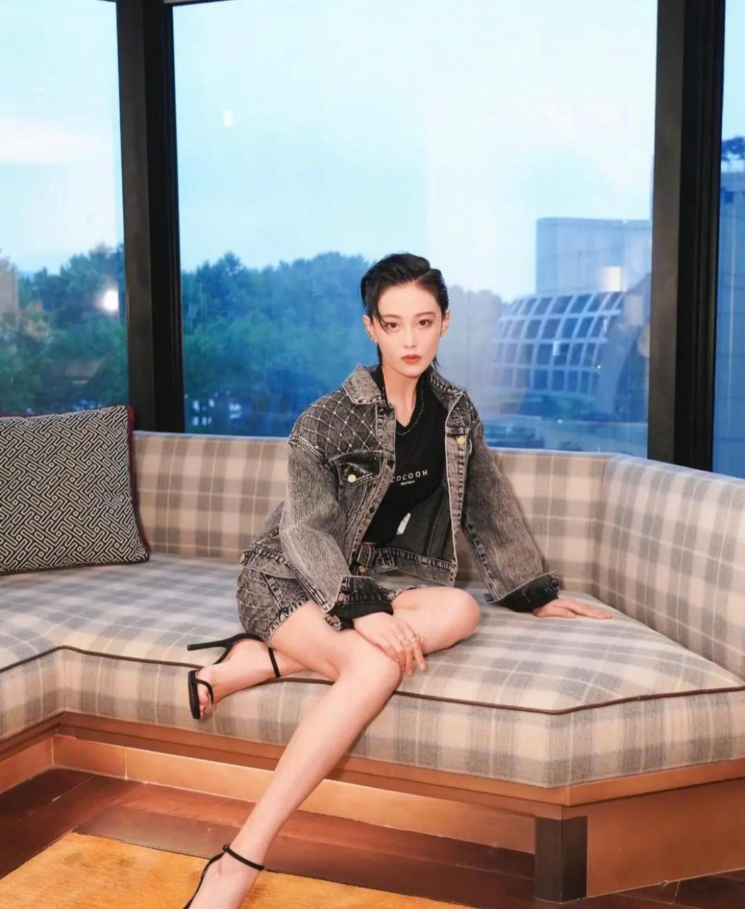 张馨予短发清秀可爱美照欣赏