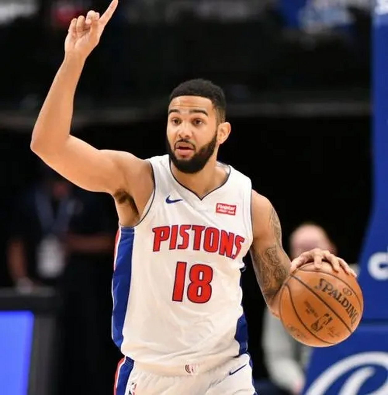 科里-约瑟夫与勇士达成一份一年合同.这是一份一年底薪合同.