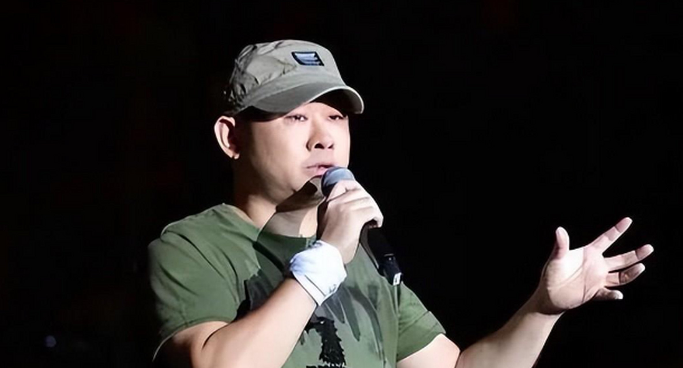 很多人因刀郎而群起共愤,很多人也自愿为刀郎鸣不平.