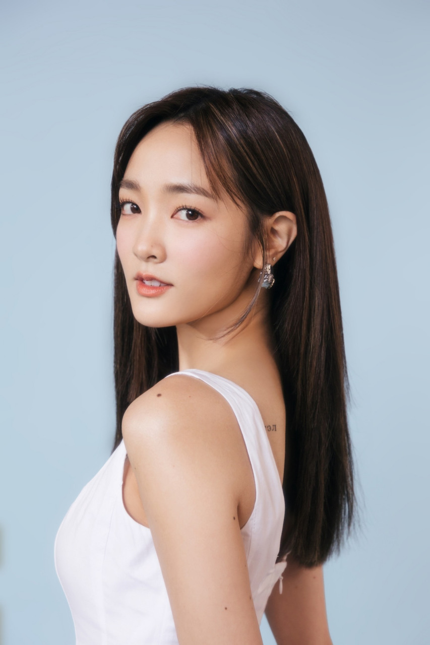 王净,演员,作家,代表作《芭乐爱情》,《此时此刻》,《关于我和鬼变成