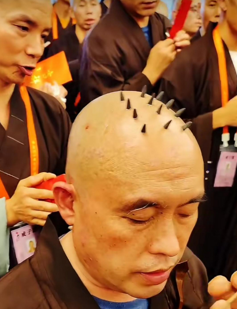 出家人,头顶的戒疤,原来是这样弄得啊?