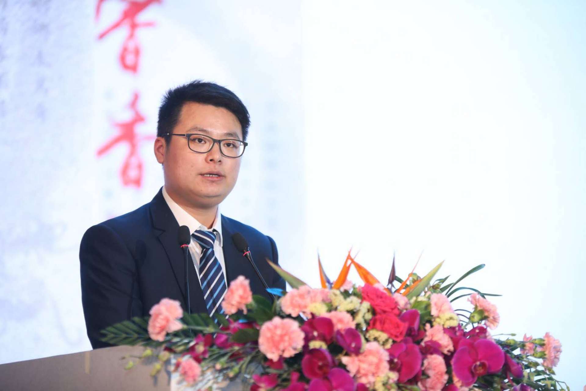 朋友们,本百家号改名字了:作手鹏哥.