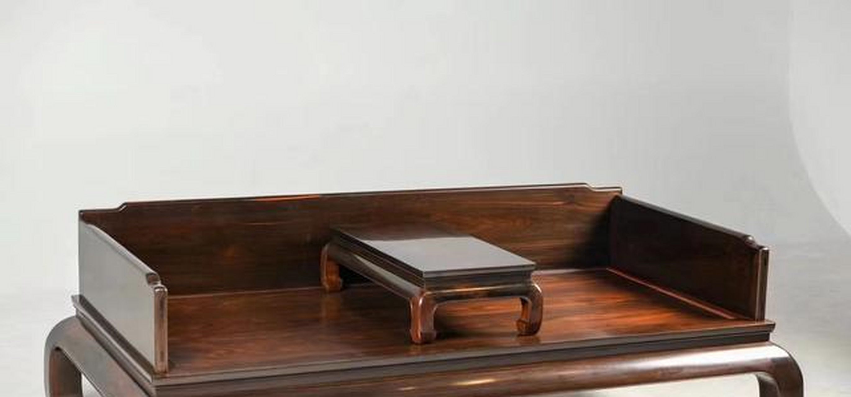 席镇出现以后,床才随之出现,席镇是床的前辈.