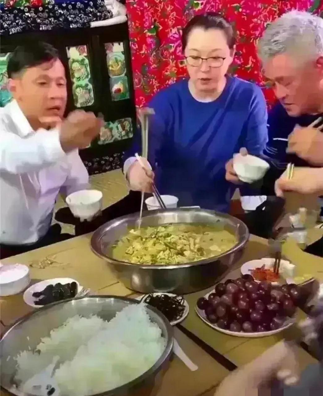 中国富豪吃饭图片