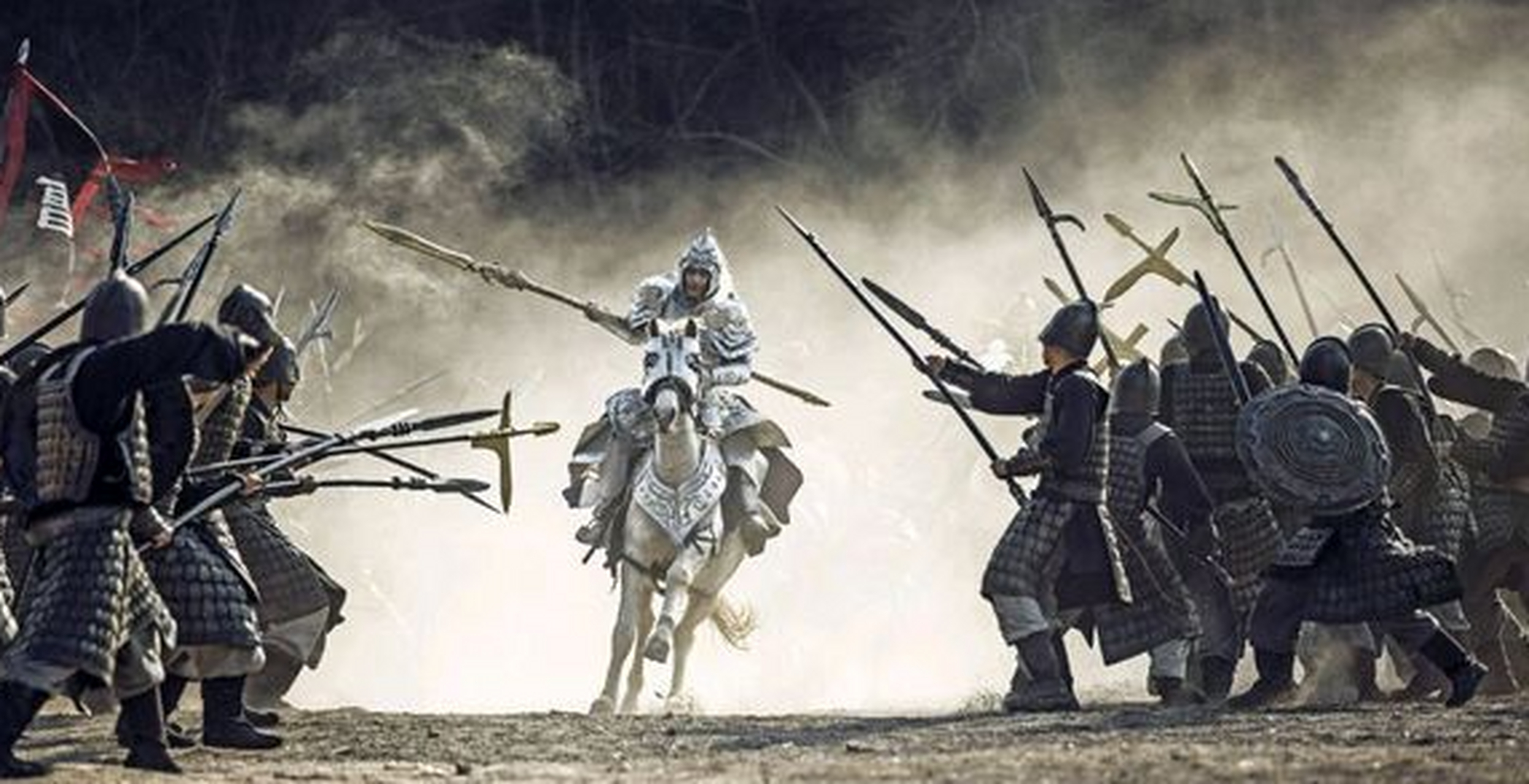 在乱世中崛起的赵子龙,身世贫寒,却胸怀壮志.