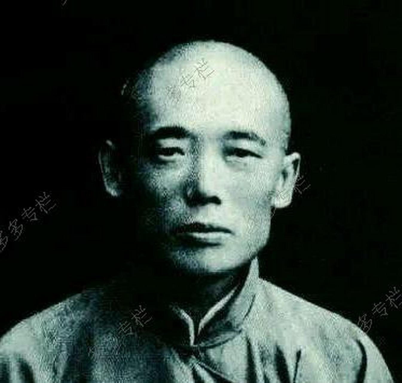 "慈禧听了勃然大怒,命人将他拉下去; 寇连材见慈禧听不进去,又上