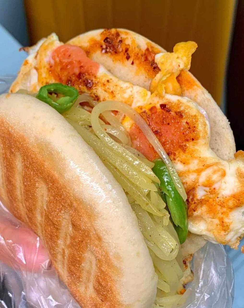 这个土豆丝夹馍我可以一周吃五次!一口下去太满足了!