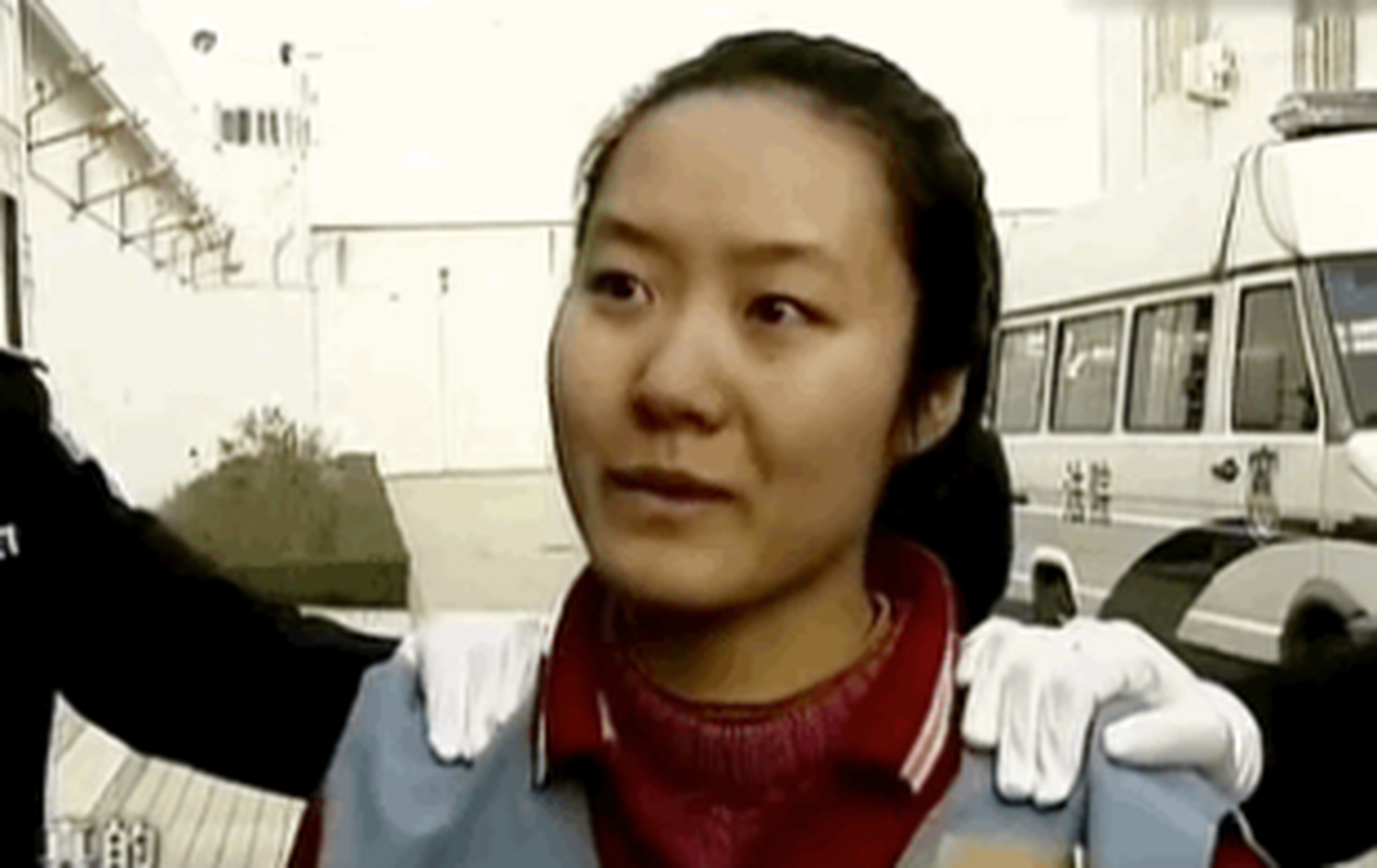 2008年,河南郑州,即将被押赴刑场的郭爽,在听说男友终审被判死缓后,喜