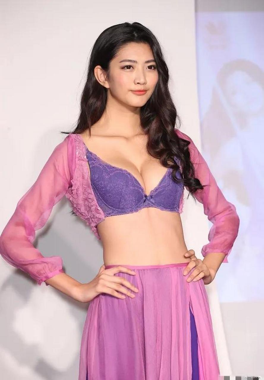 gif创作人# 台湾最美气质女神曾之乔代言内衣广告真是太性感妩媚了