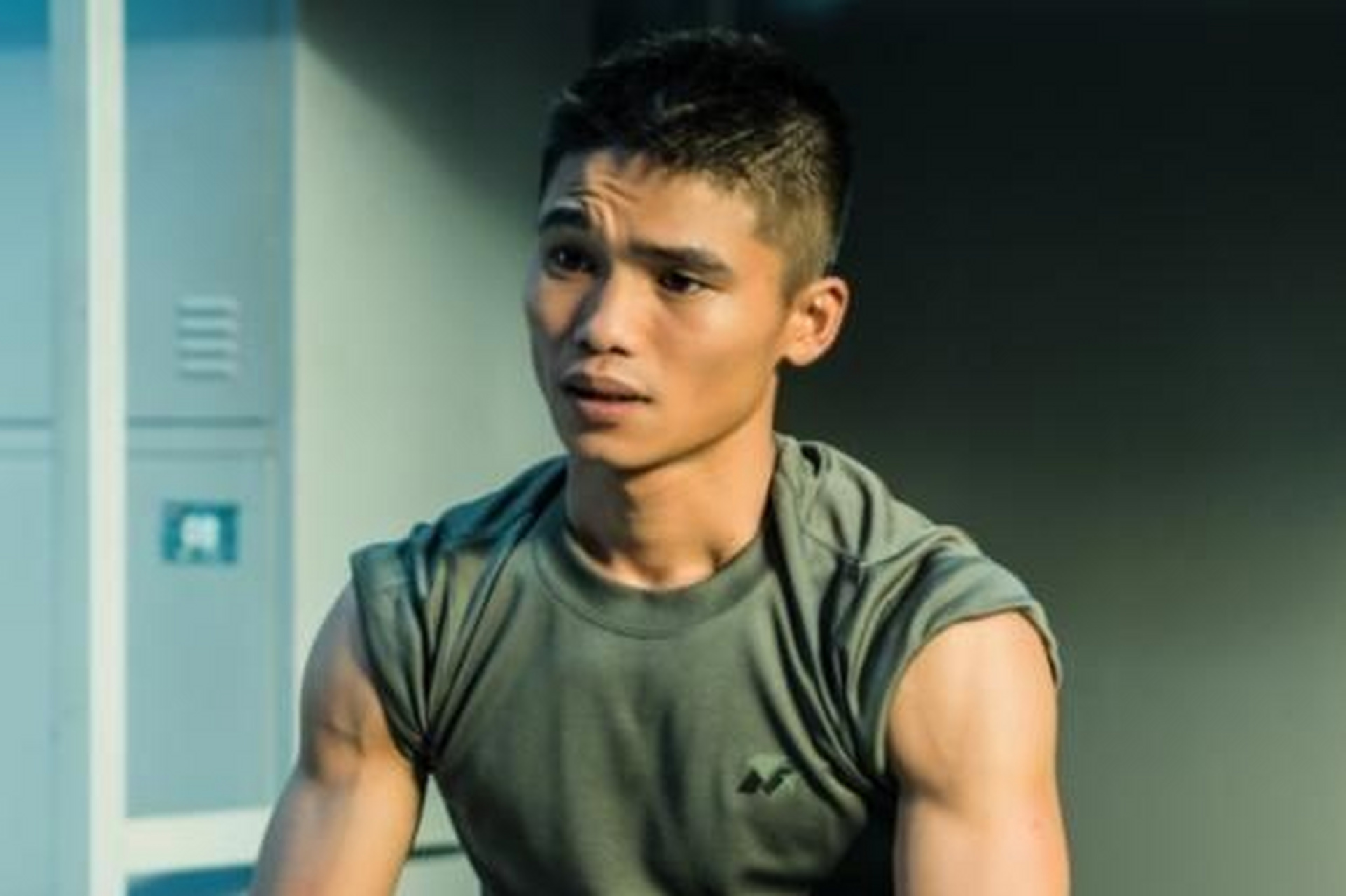 庄小龙凭借《战狼》出道以后,又先后出演了《空天猎》,《英雄儿女向前