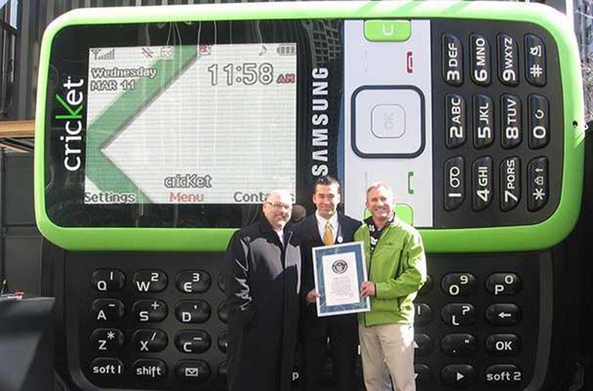 世界上最大的手机是韩国三星公司和美国运营商cricket联手打造出来的