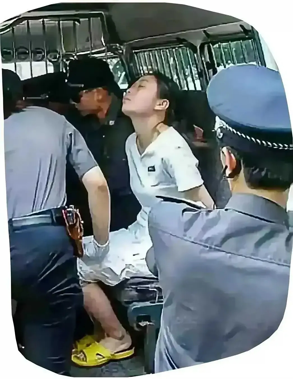 在福州看守所,方晓红被执行"注射死刑"前,留下了一张照片.