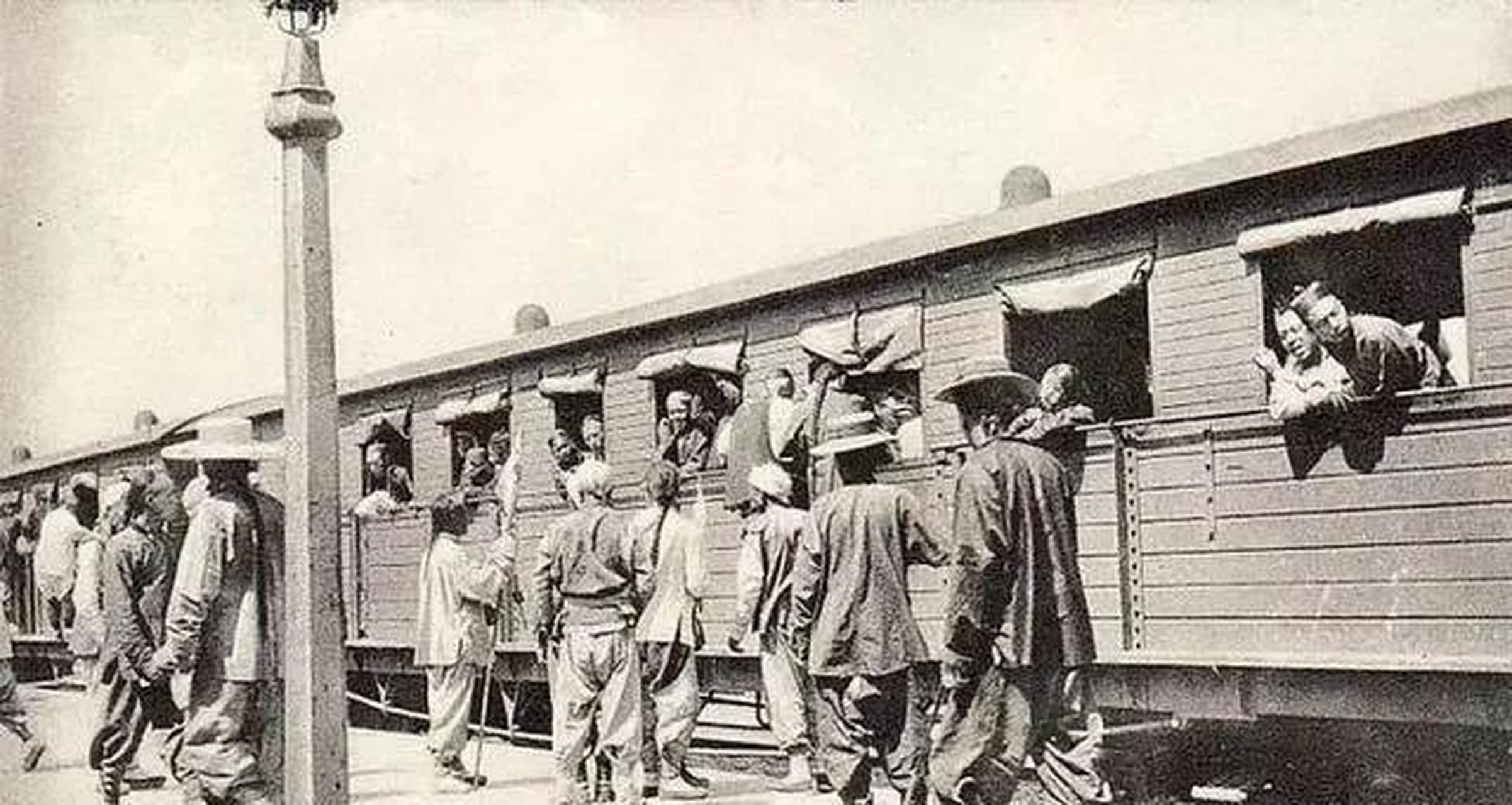 领动计划# 北京火车站的三等车厢(拍摄于1900)