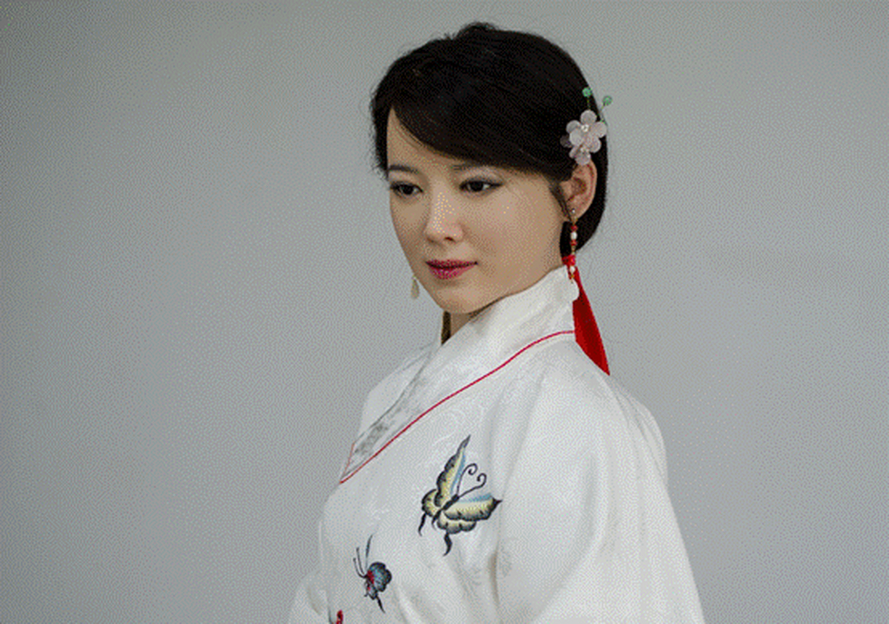 中国成功研制出美女机器人,男生看了都脸红 佳佳是中科大所研发的首款