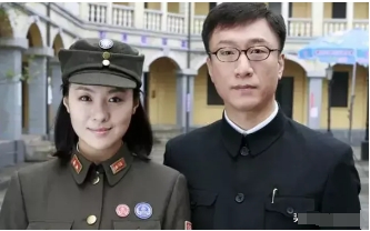 "   2008年,导演姜伟有意将畅销小说《潜伏》改编为同名电视剧