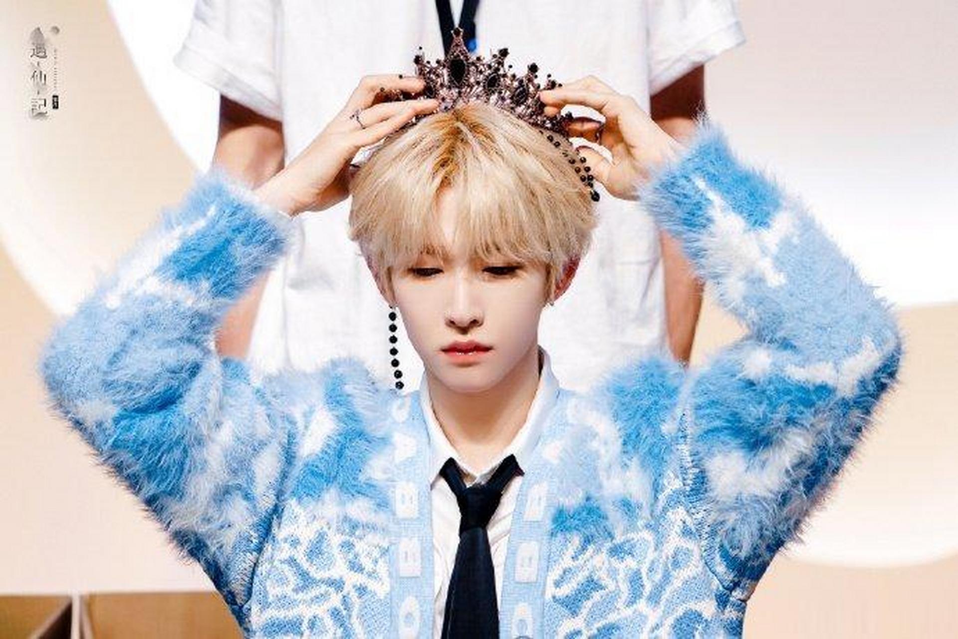 刘宇厦门签售会出图,这颜值真的太帅了,看着又可爱又萌