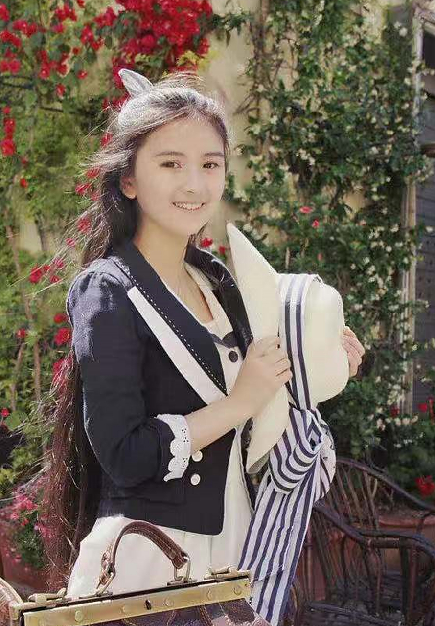 漫画家##夏达#近日,著名美女漫画家夏达的40岁照片流出,虽然已经4岁 