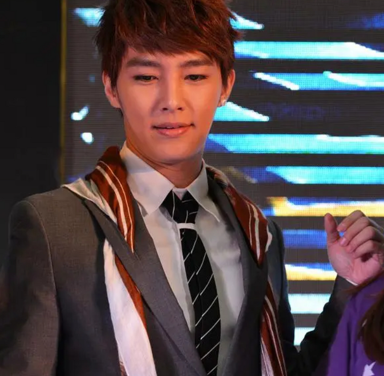 飞轮海组合成员炎亚纶塌房了!