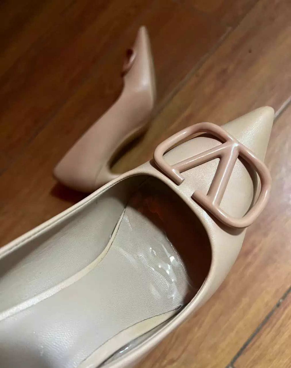 高跟鞋里的透明胶是怎么融化的?[开心]