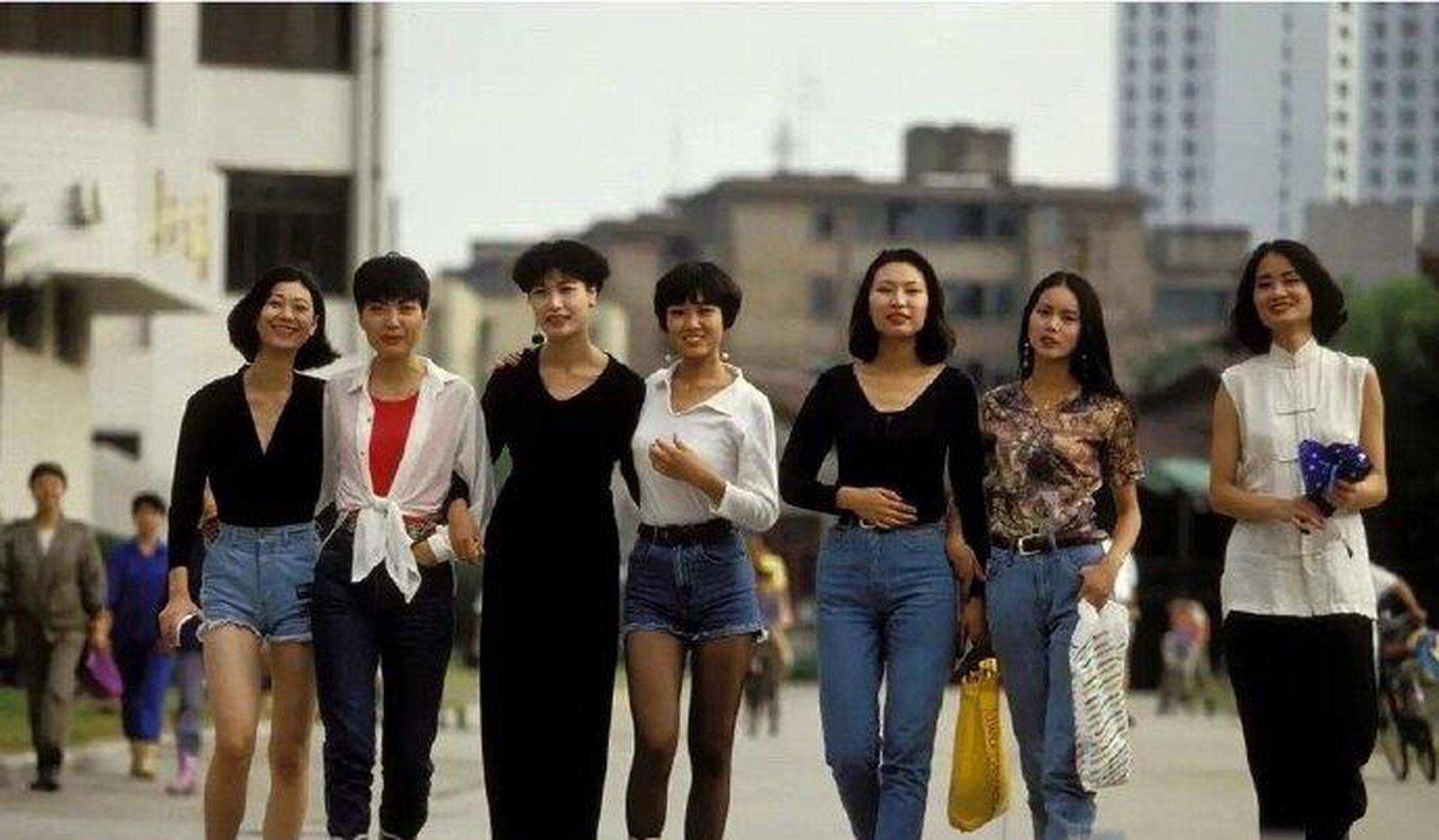 1998年的上海,东华大学(中国纺织大学)服装学院的学生,难怪在当时那么