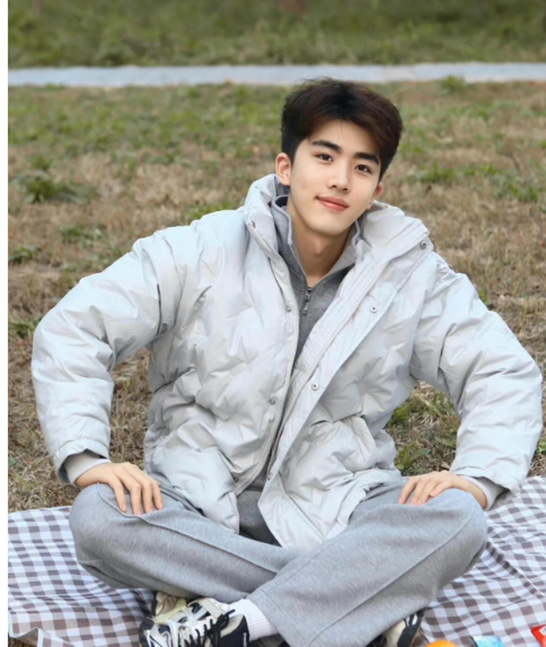 阳光男生的穿搭对比,全都很阳光活泼很时尚,不知道哪套更符合你们的