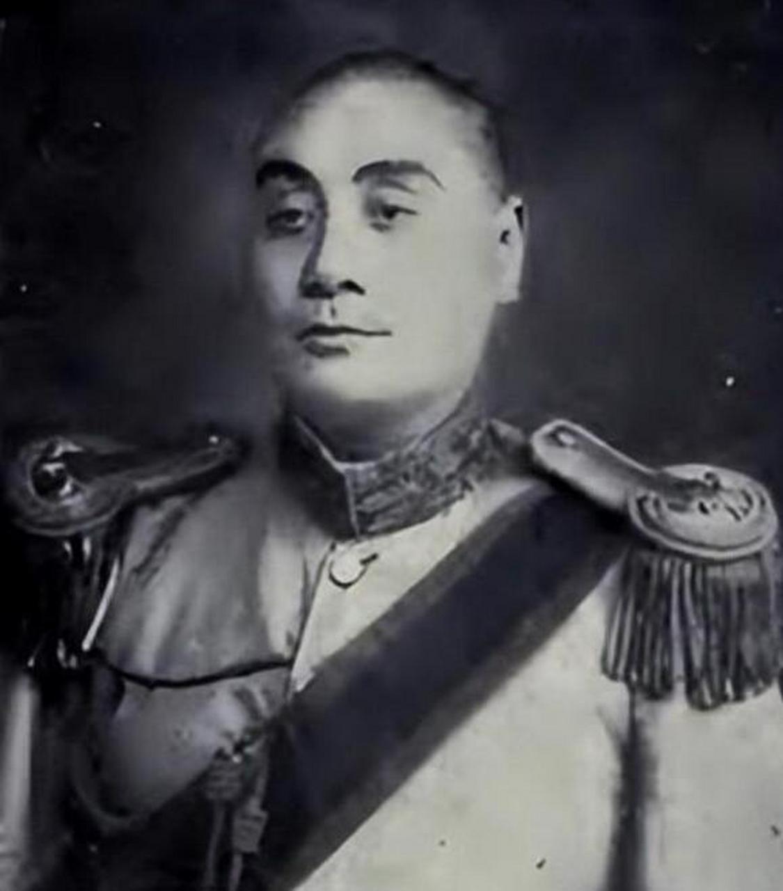 刘湘是当时民国时期的四川军阀,人称"四川王".