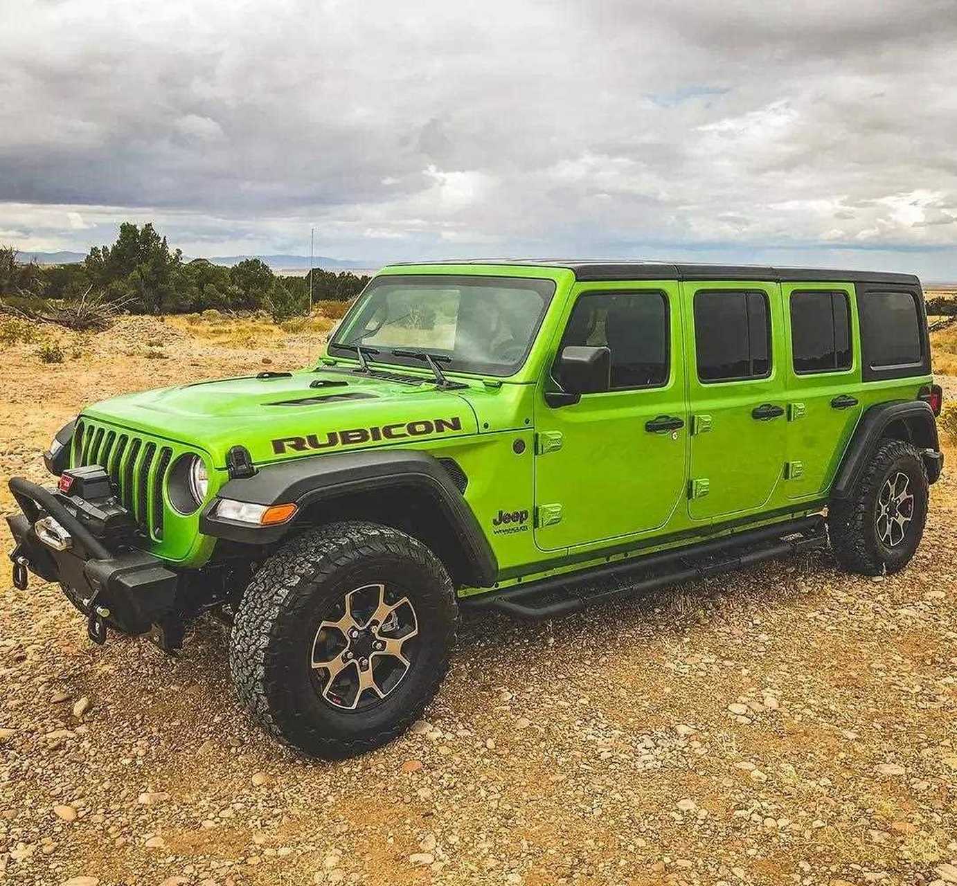 牧马人加长版,估计就这一辆,还越什么野