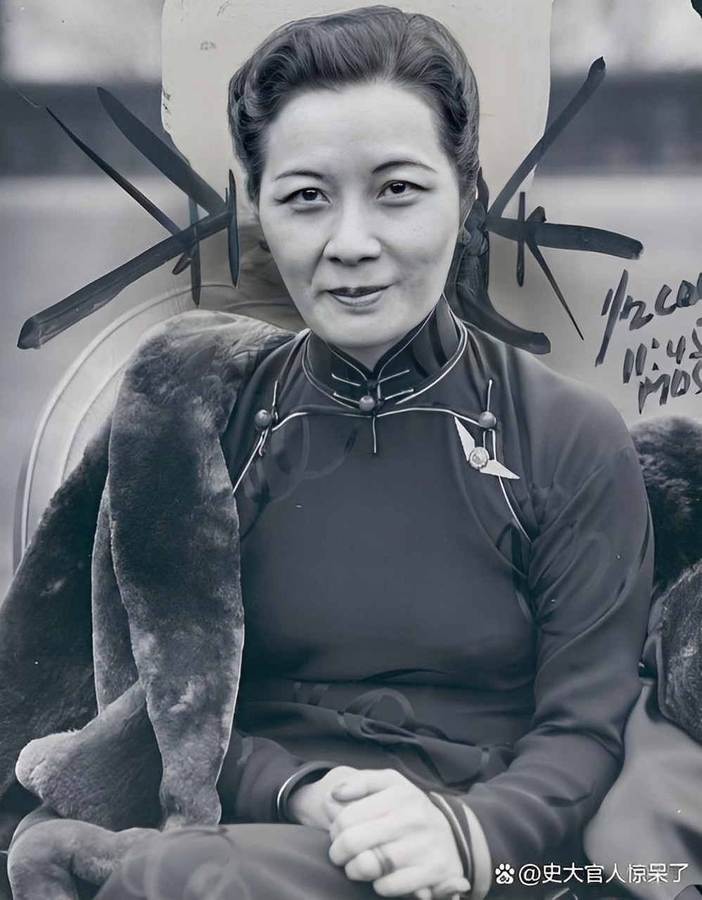 这是宋美龄1948年在南京的照片.当时她51岁.