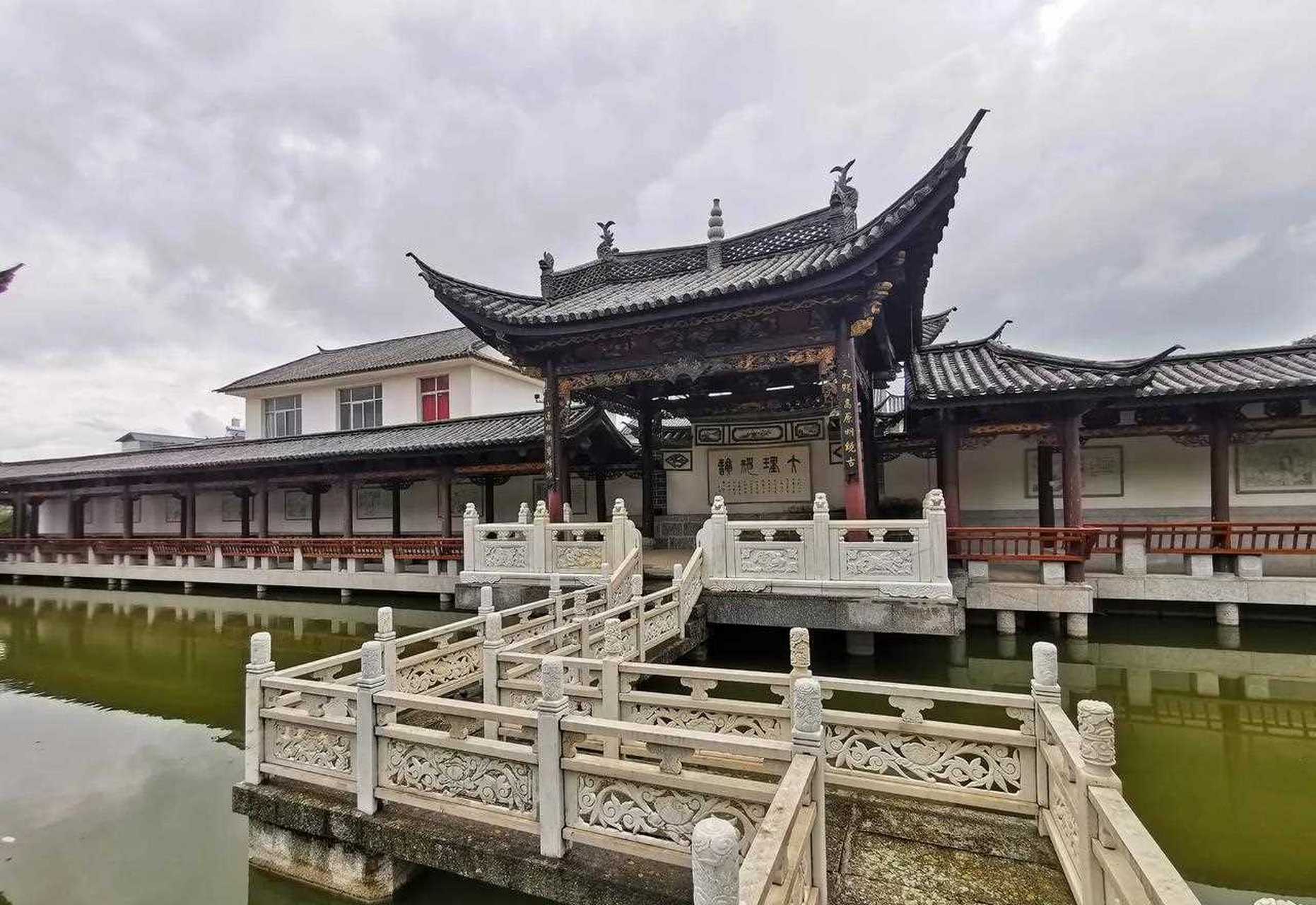 云南大理43—喜洲古镇董家大院董家是喜洲古镇四大家族之一.