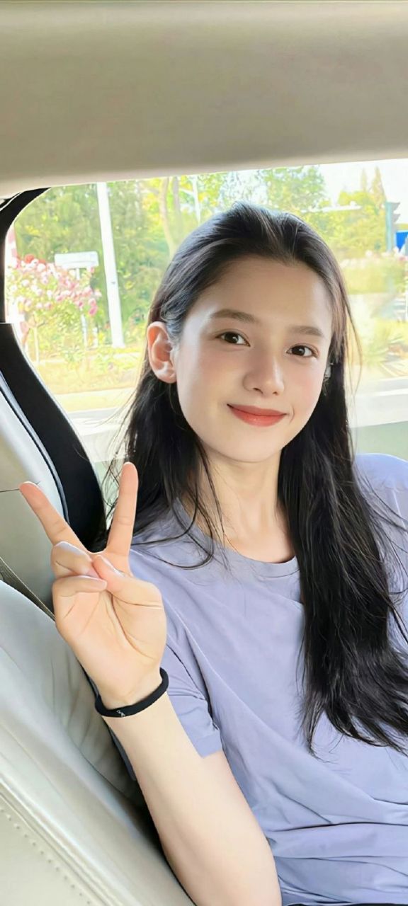 星闻#  张婧仪笑容真的好治愈~ 她本人也是非常耐看的类型!