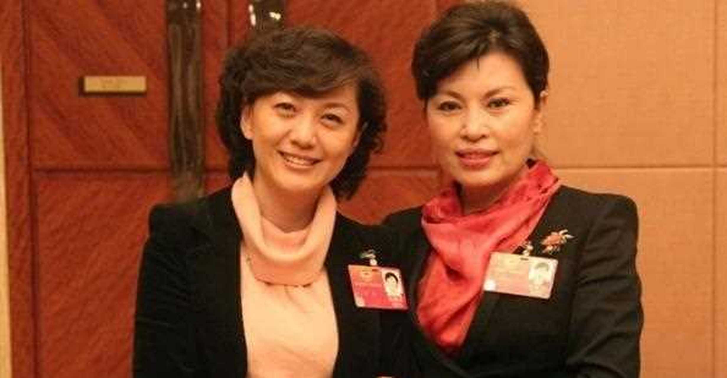 1998年《新闻联播》开播前15分钟,李瑞英突然接到儿子坠楼的消息,可她