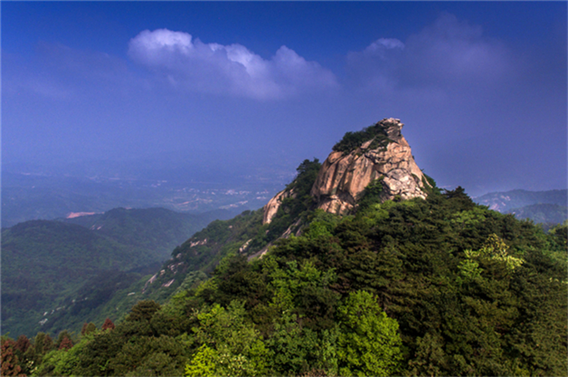鸡公山,是河南省信阳市的一座风景名胜,也是中国四大避暑胜地之一