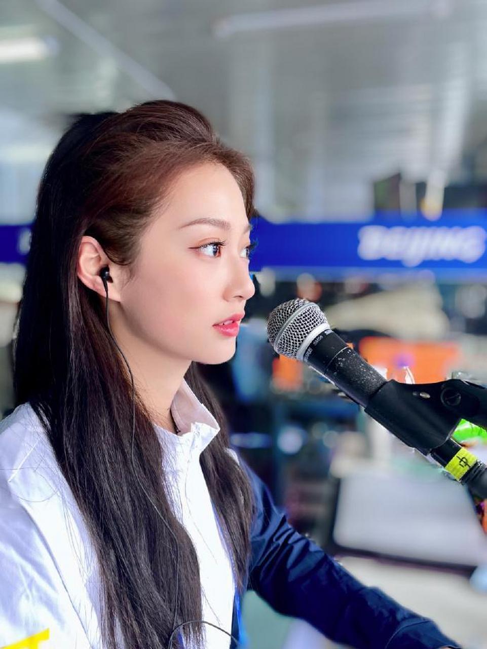 中国传媒大学美女毕业生冯琳迷人美照欣赏,真漂亮