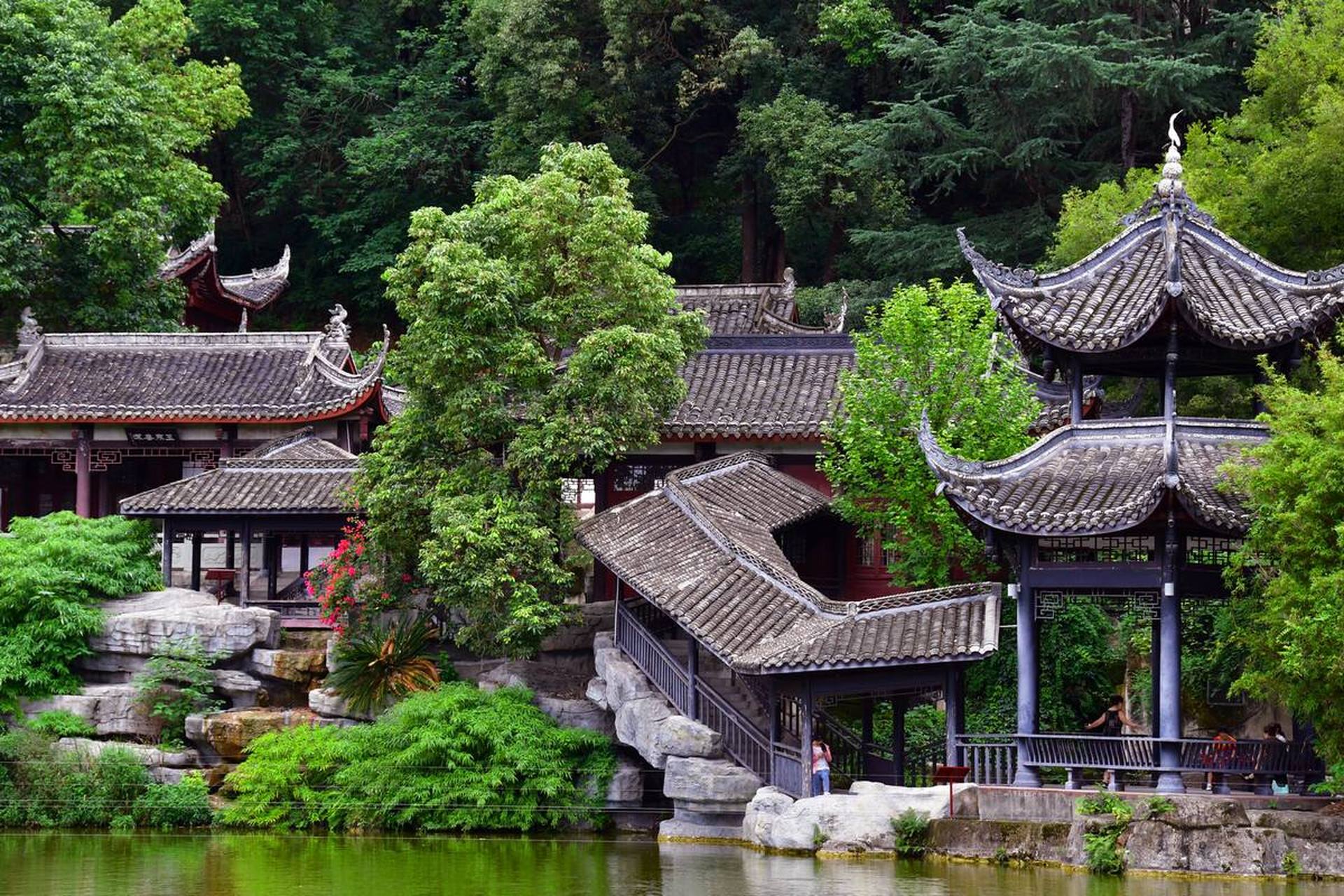 南阳诸葛庐位于中国历史文化名城河南省南阳市城西(卧龙区),为豫西南