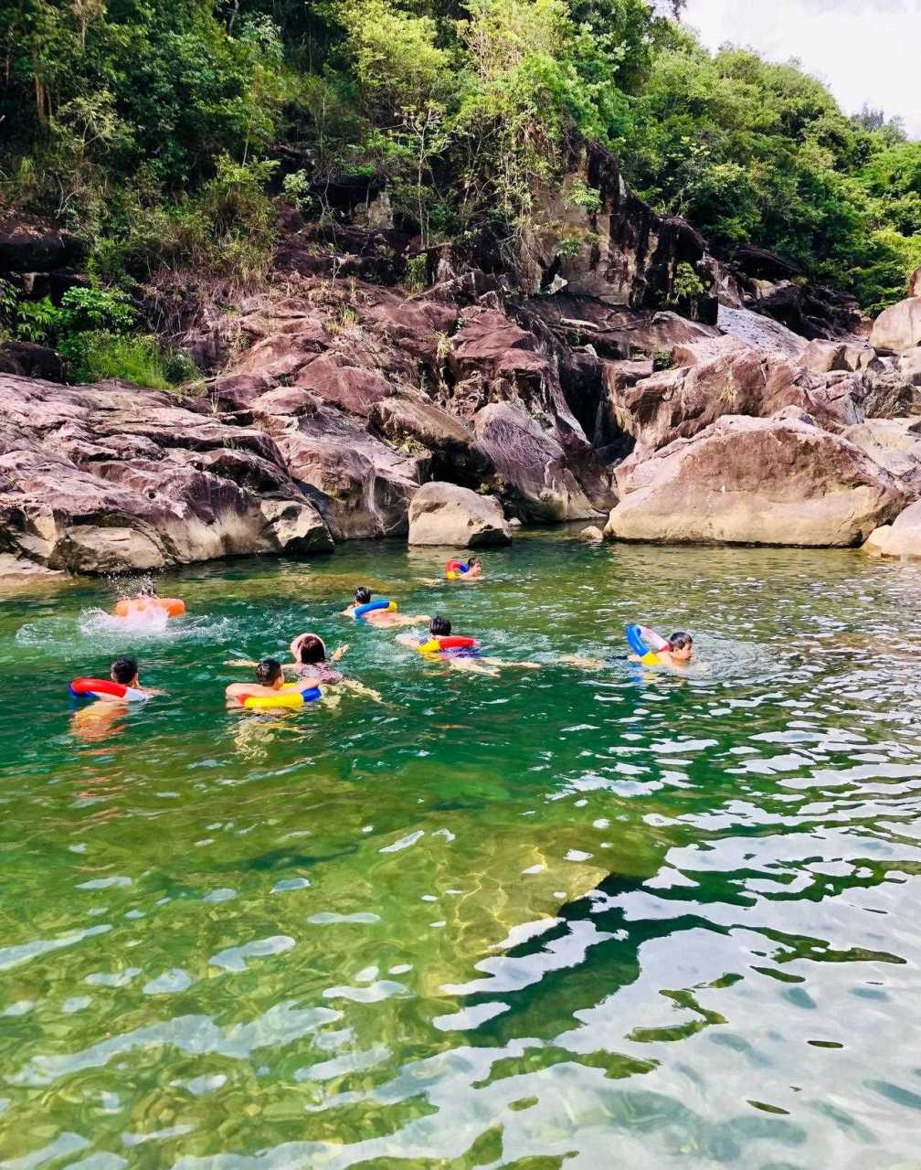 在惠州白盆珠水库的上游,有一个叫油罗岭的地方[生日蛋糕] 一到夏天