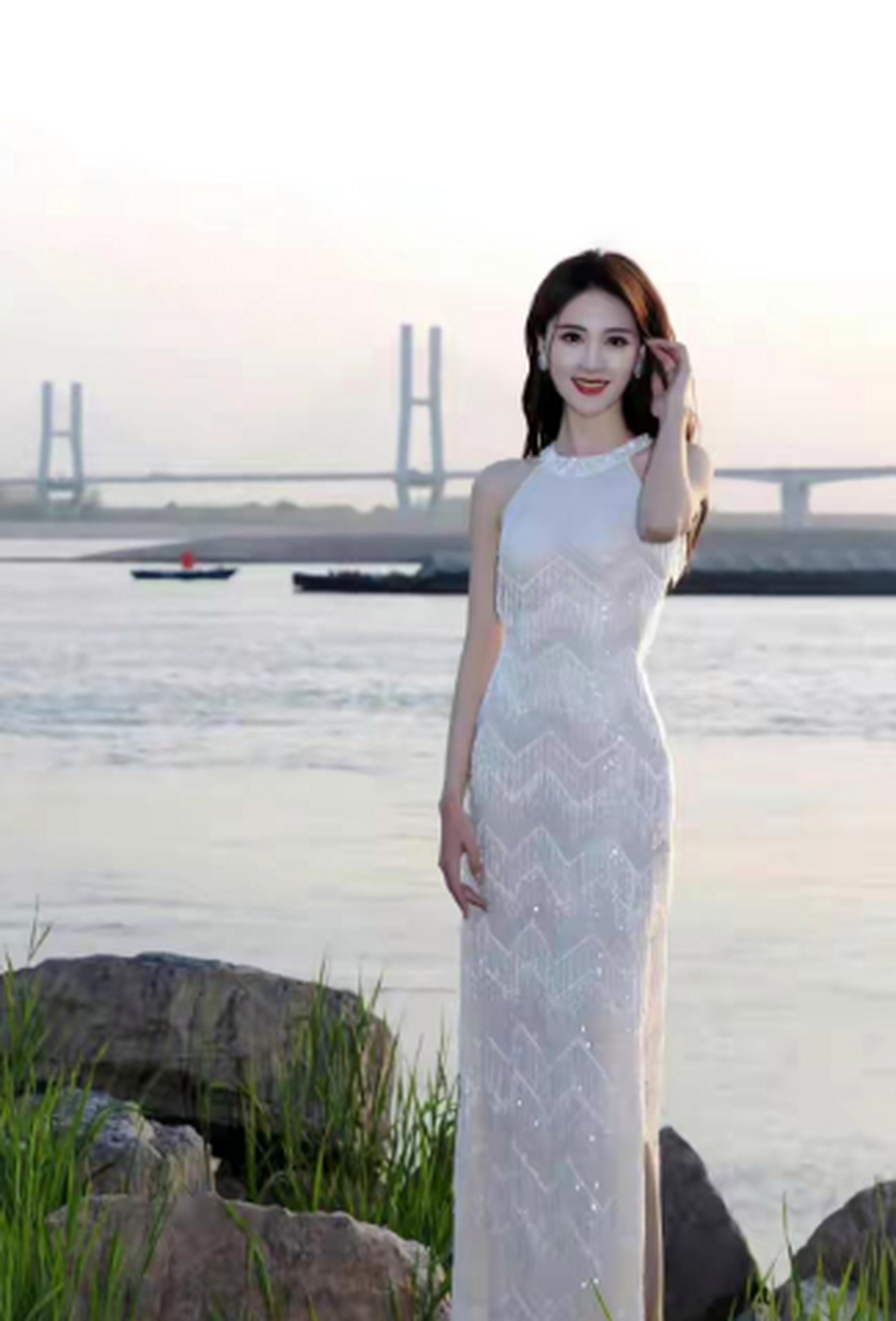 李丹儿美图#主持人李丹儿