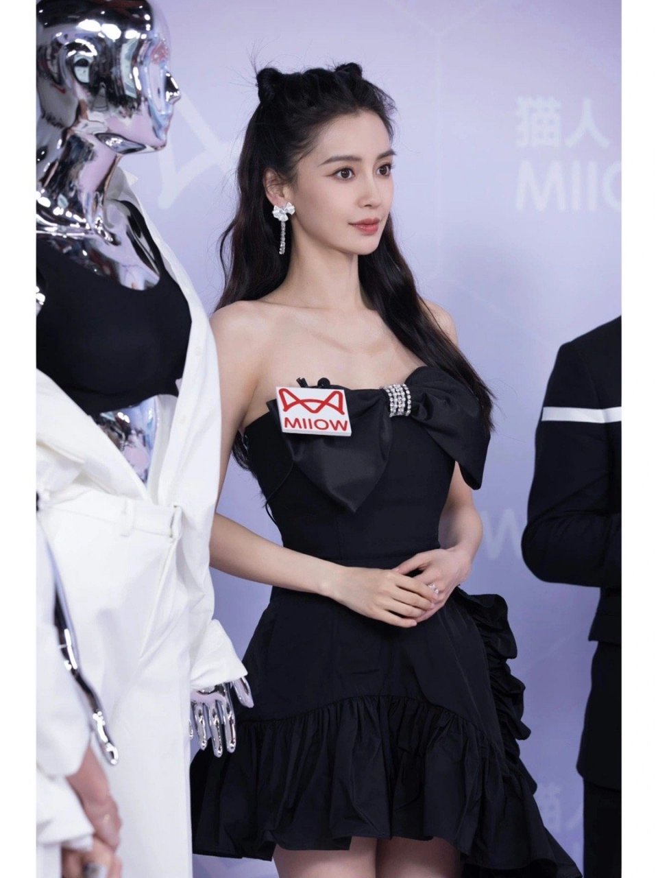 angelababy最新造型,俏皮优雅的猫耳少女