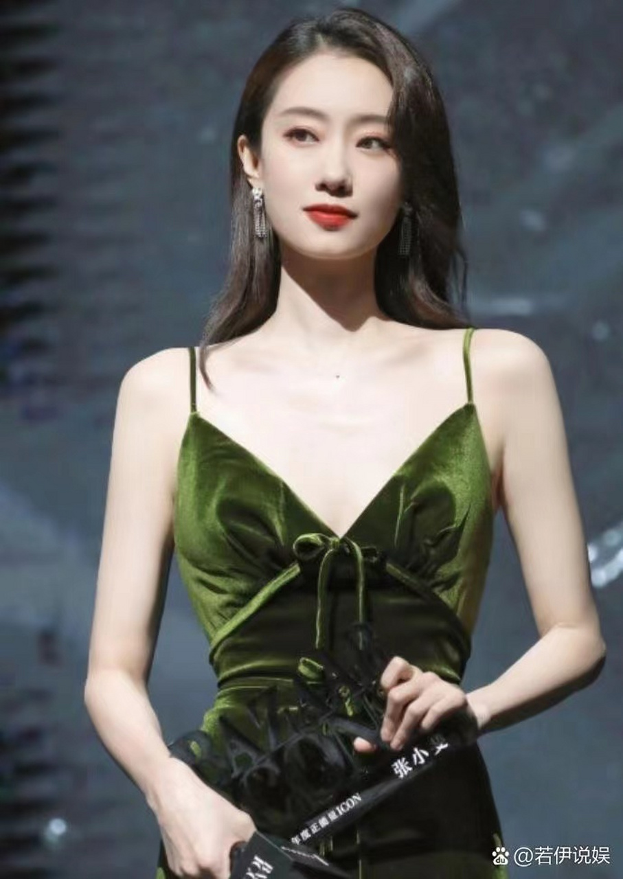 一次,女主持人李静出席一场活动,正准备离场时,过了一会儿,又有人来找