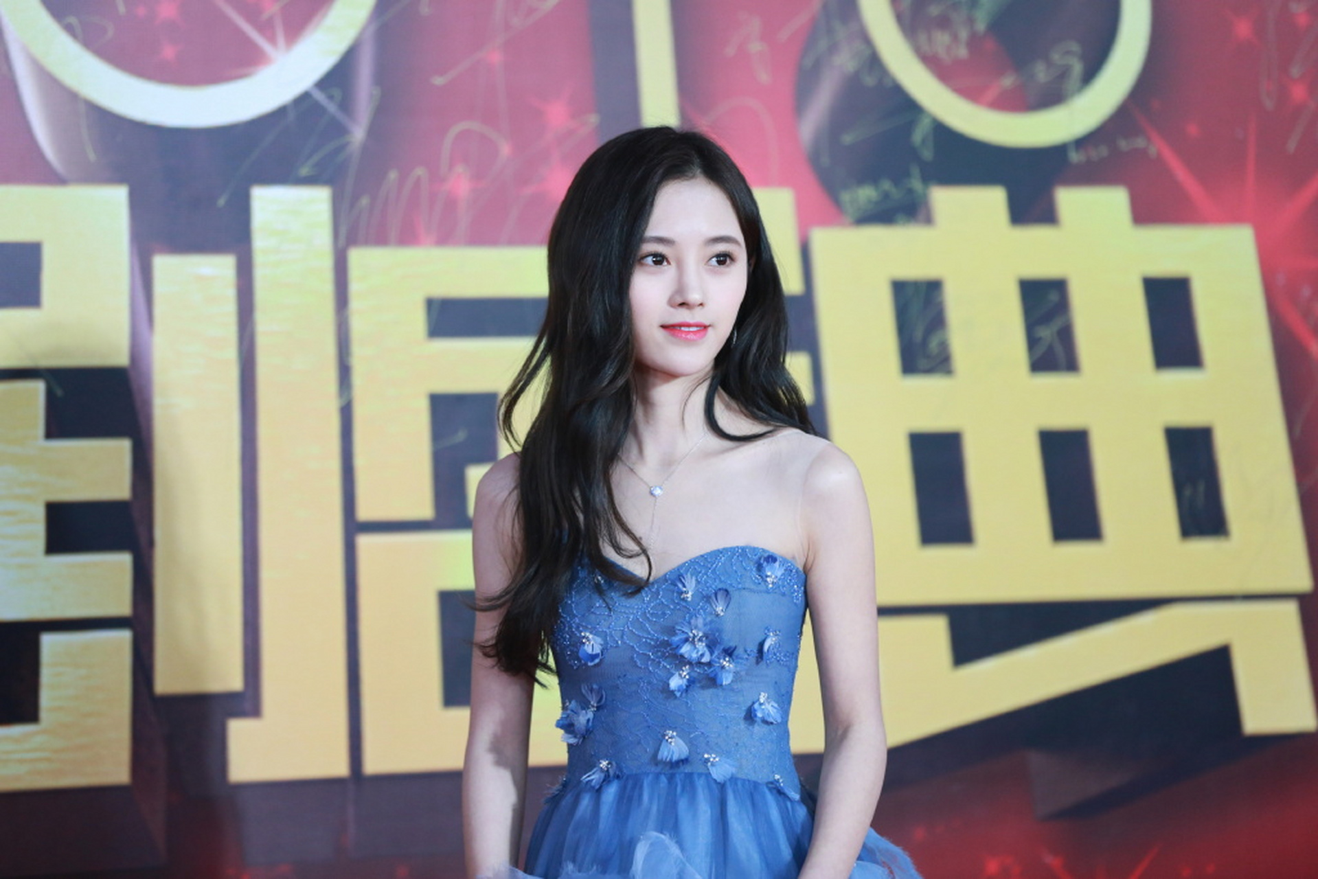 鞠婧祎2016年国剧盛典红毯,蓝色长裙飘灵生动,仙气满满#鞠婧祎红毯