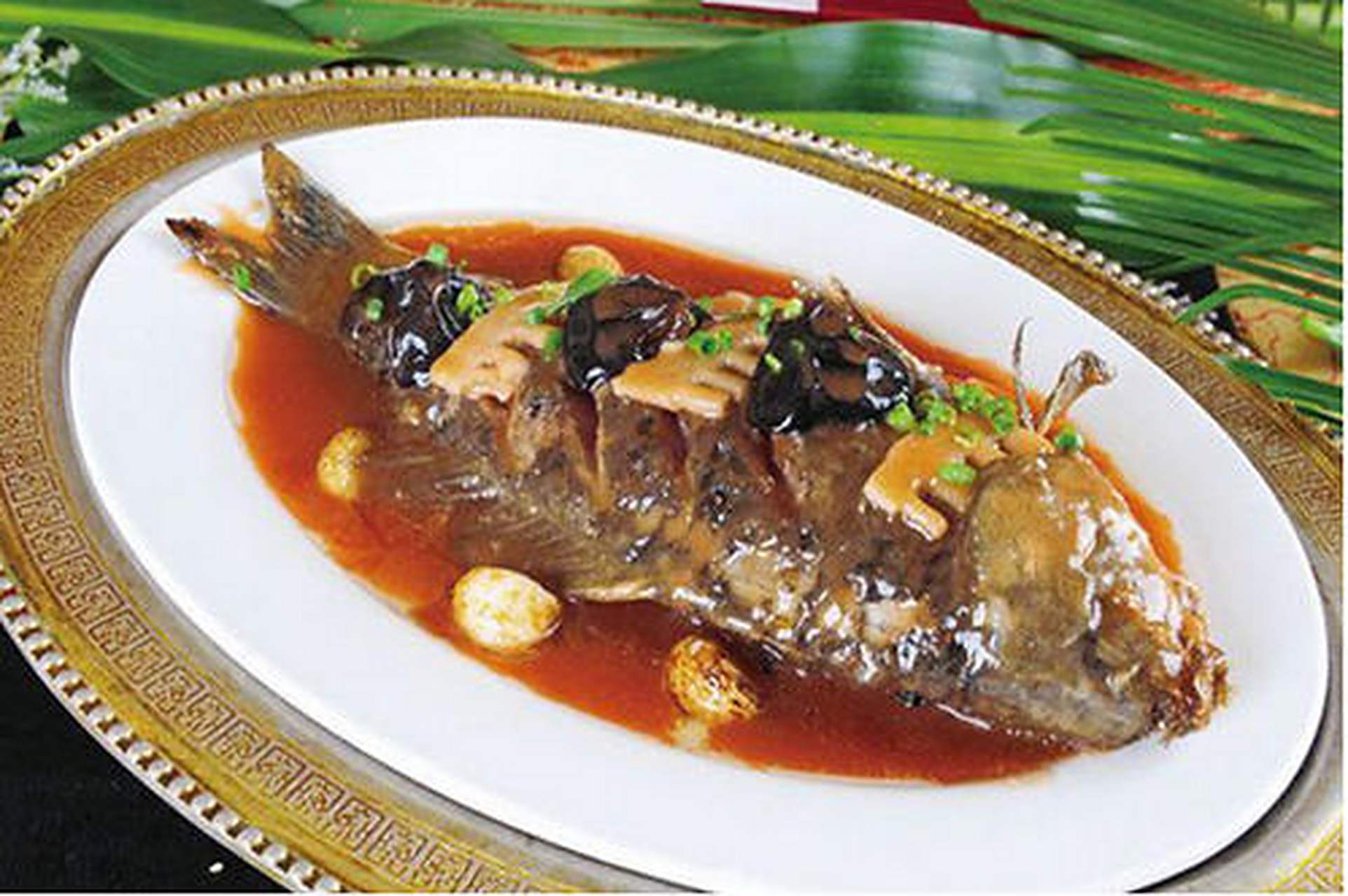 清澈的淇河之水孕育了一种珍奇的鲫鱼品种—淇河鲫鱼.