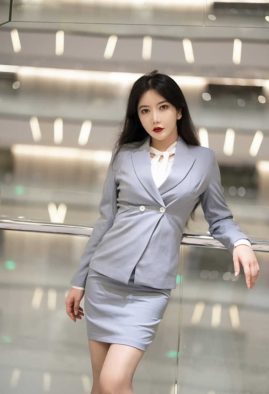 私房写真发布,经典的职场制服ol系列,包裹的丰满有致身段,媚态妖妖