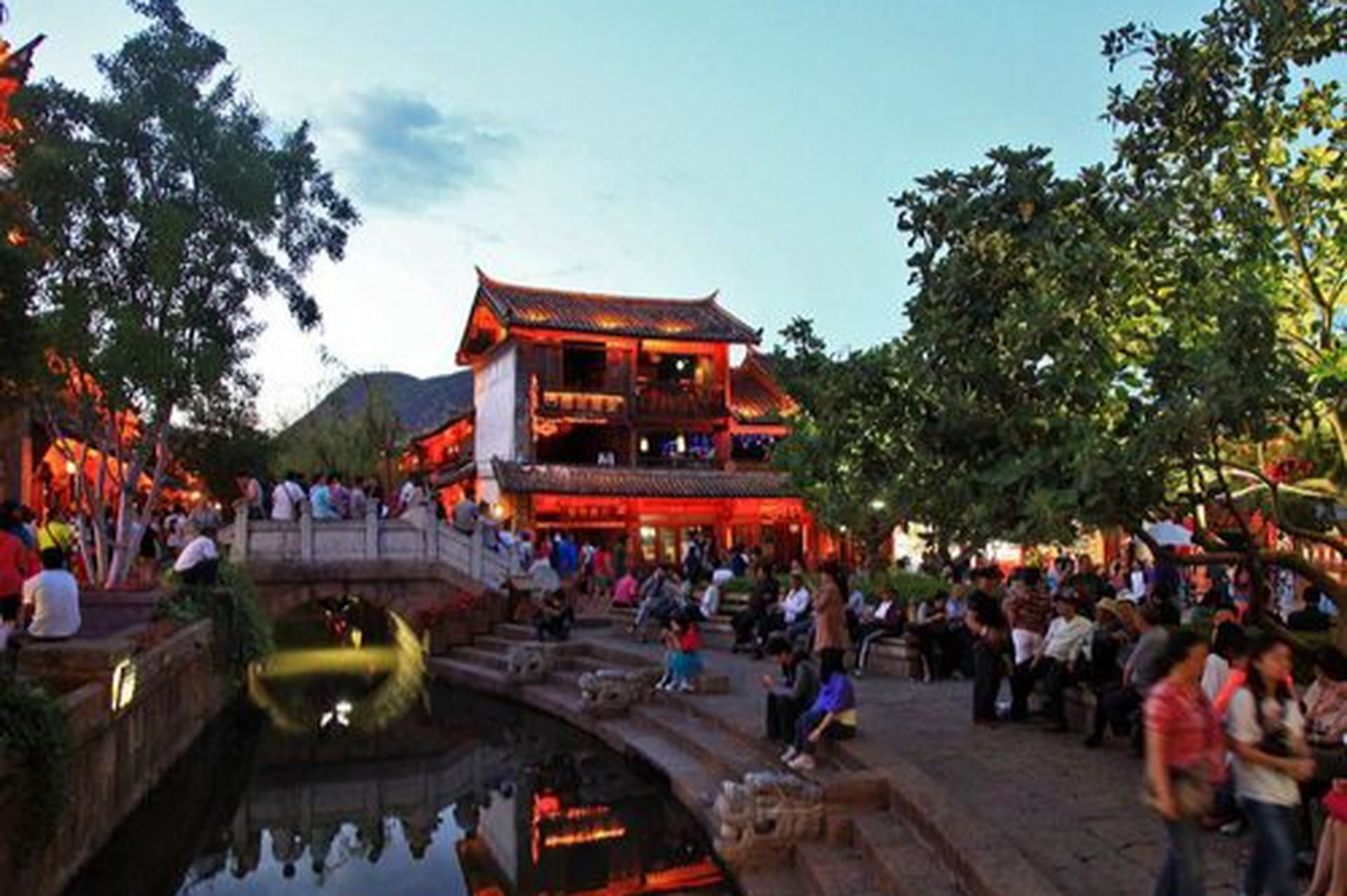 丽江古城,别名"大研古镇",作为中国历史文化名城,它的独特之处不言而