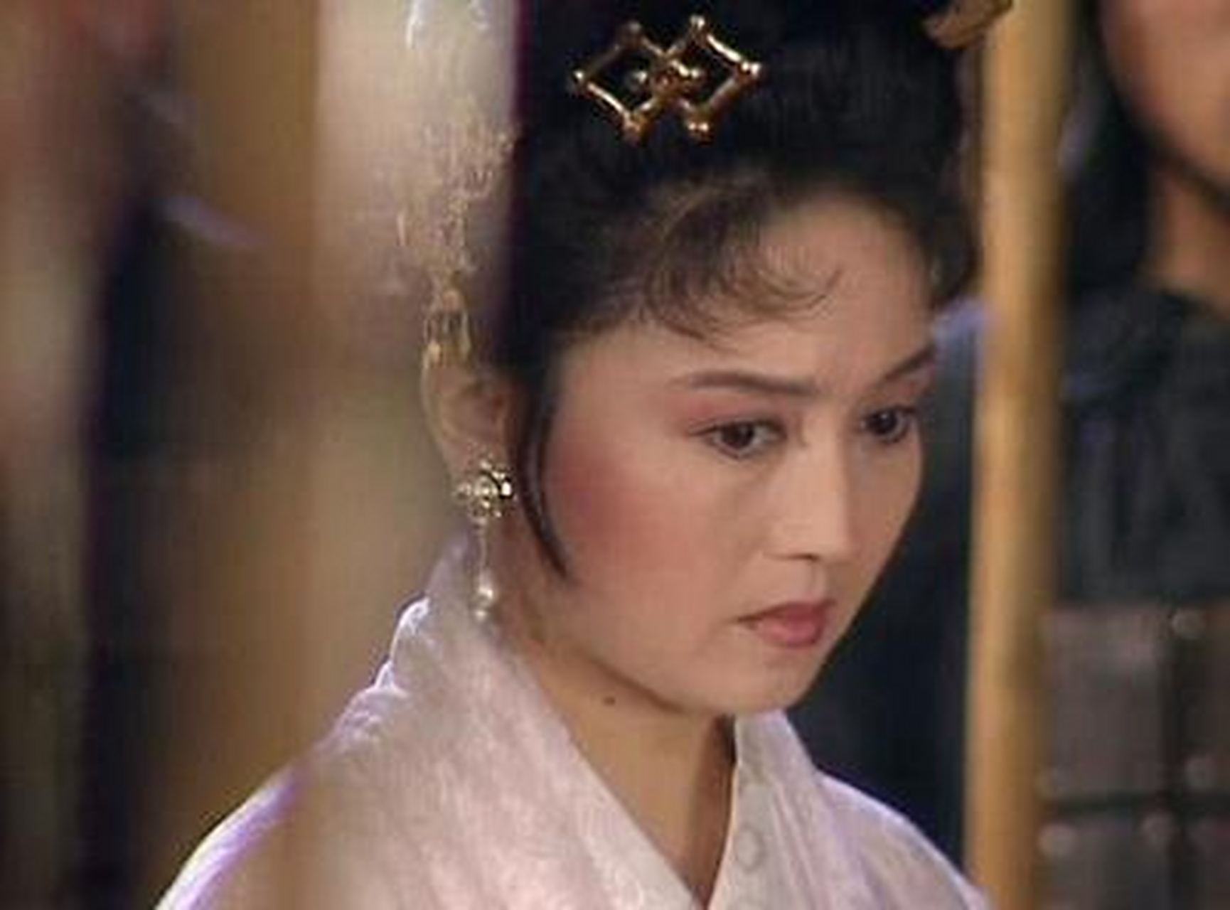 197年,曹操率军攻入宛城,看见宛城城主张绣的婶婶邹夫人如花似玉,心中