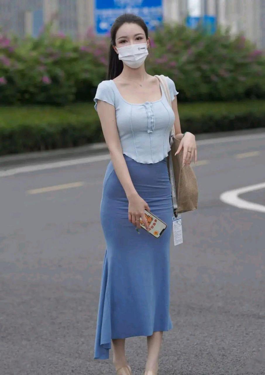 身材前凸后翘的小姐姐 #娱乐最前沿