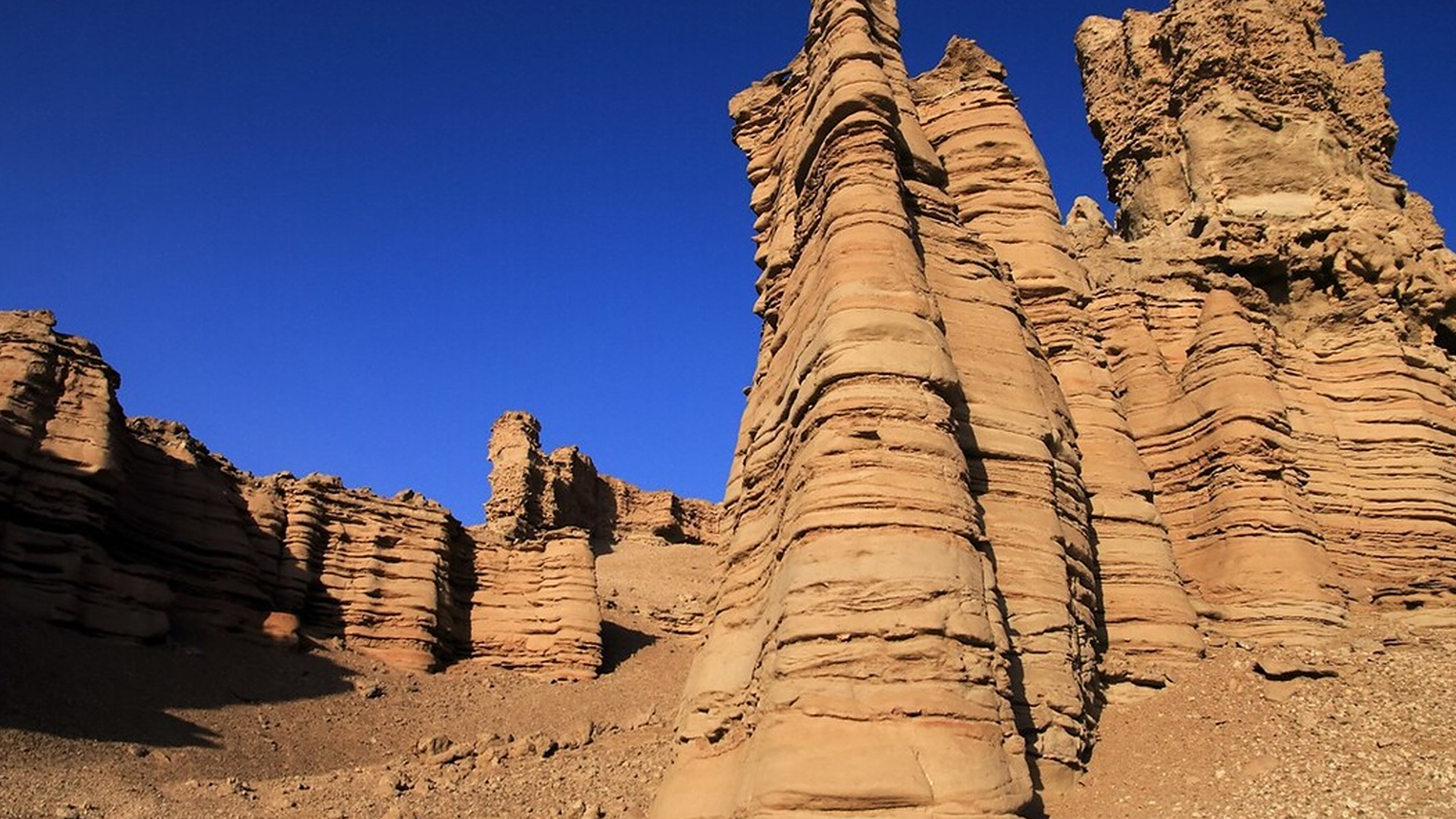 新疆哈密大海道是国内唯一可以合法穿越的无人区,以世