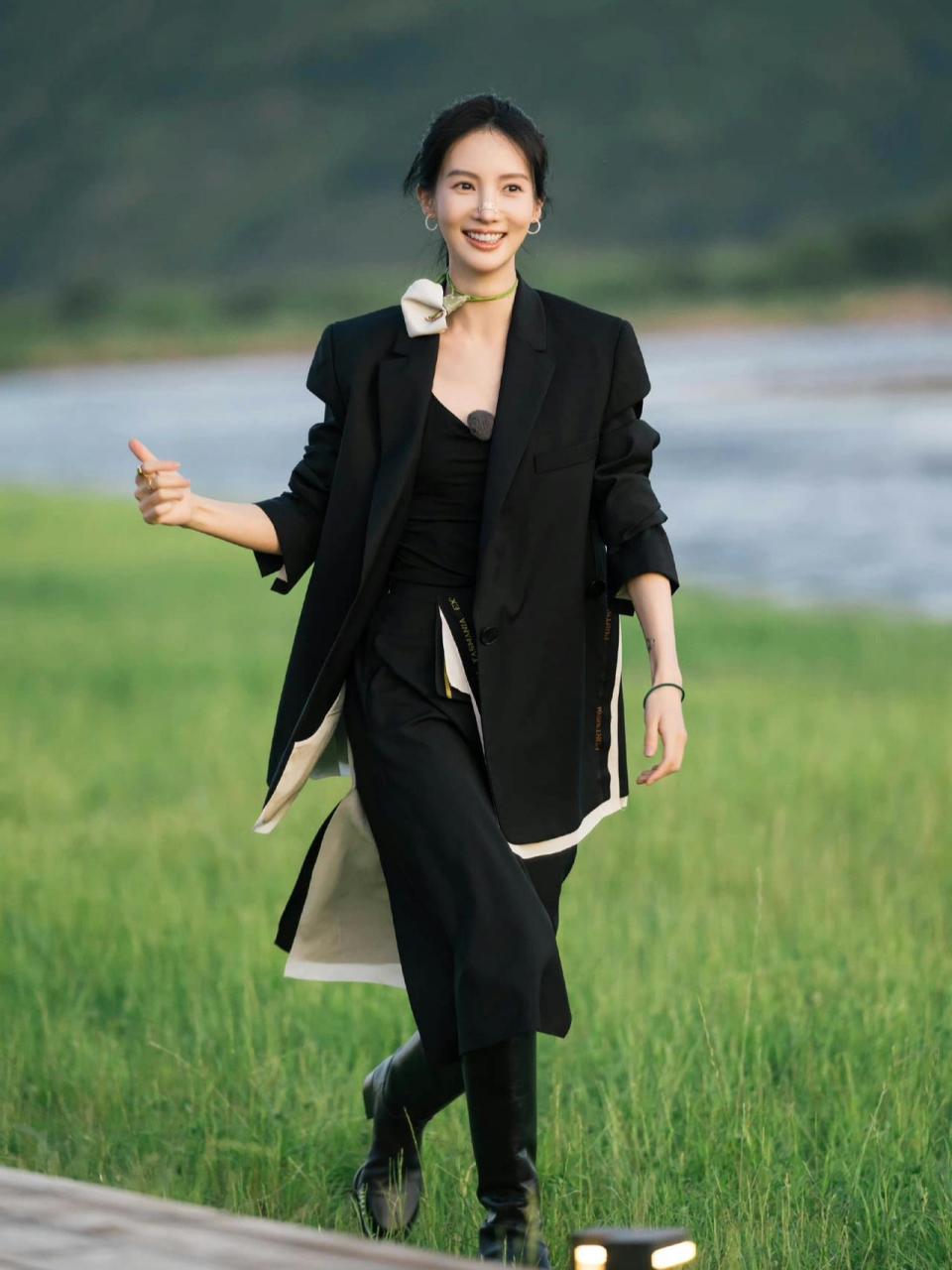 金晨现在就出发6套穿搭  又瘦又美丽!