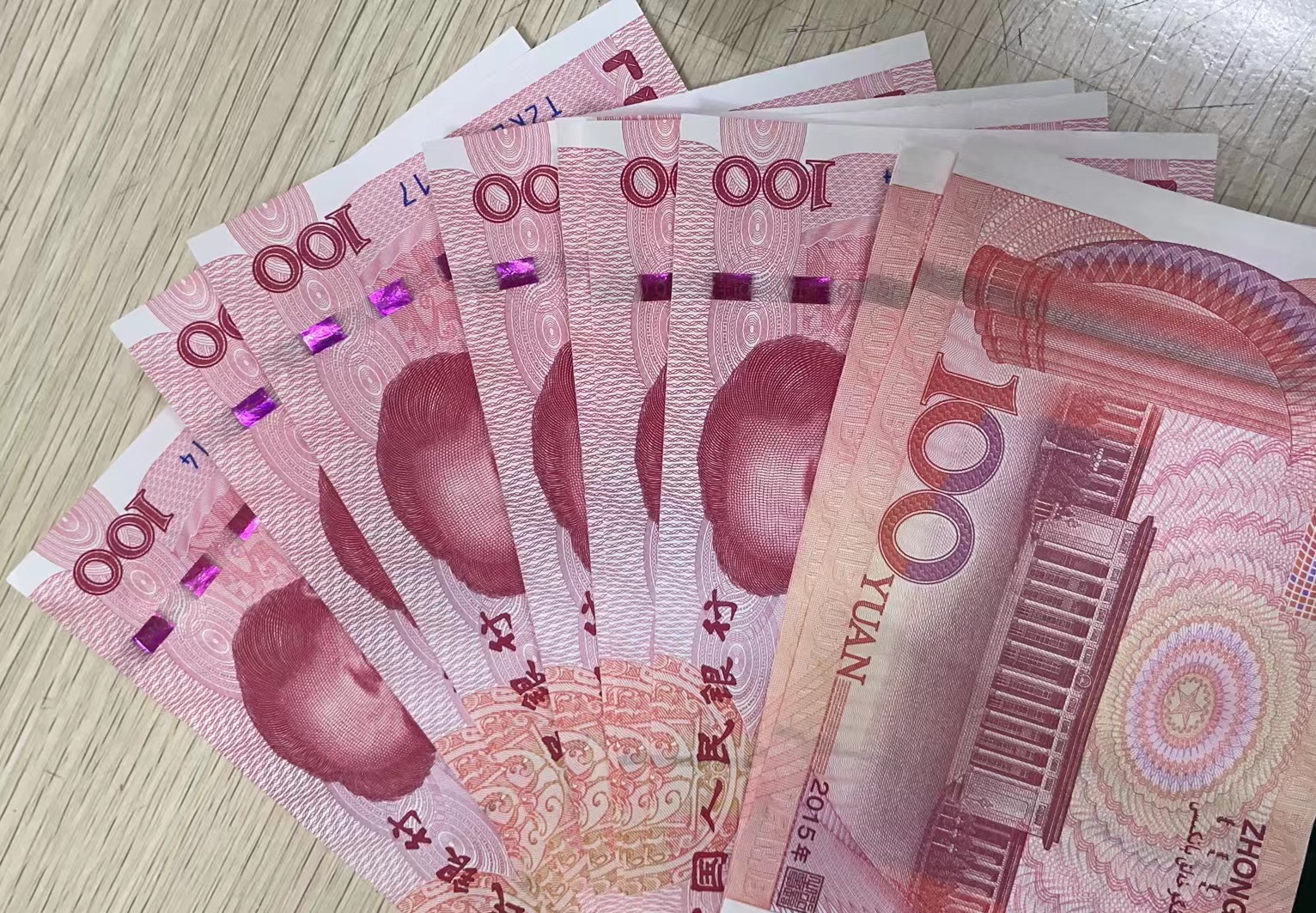 今日收到患者送来的1000元红包,患者太热情,实在难以推脱,考虑到患者