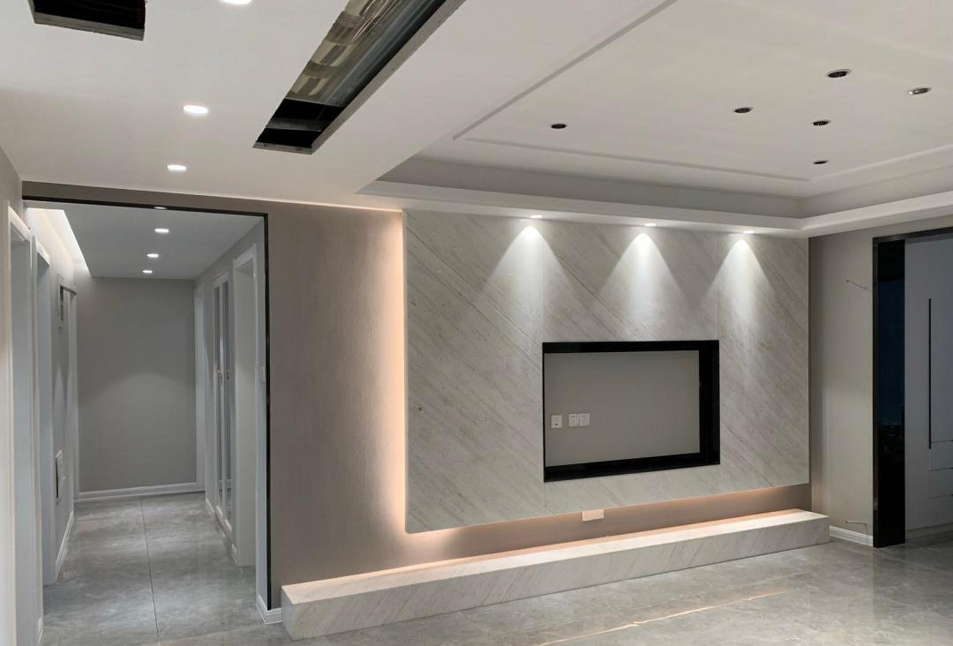 设计非常大气,而且非常实用的玄关大理石电视背景墙,显得非常有档次